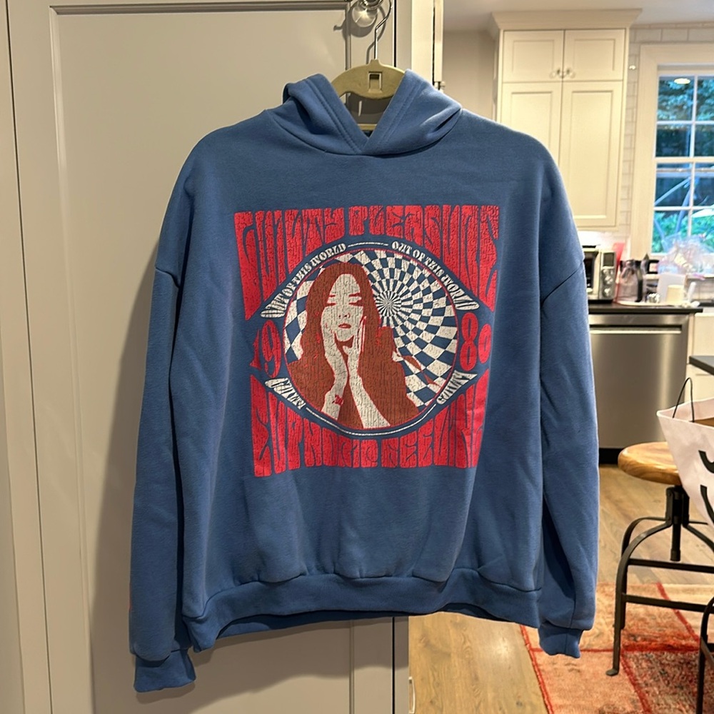 Women’s Graphic Sweatshirt Size Medium